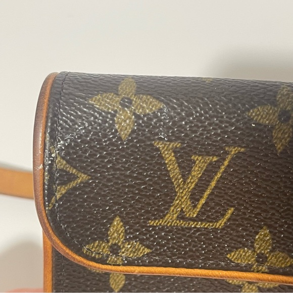 Louis Vuitton Monogramed Belt Bag 💎 AUTHENTICATED 💎 Belly Bag Serial FL0013 - Picture 14 of 17